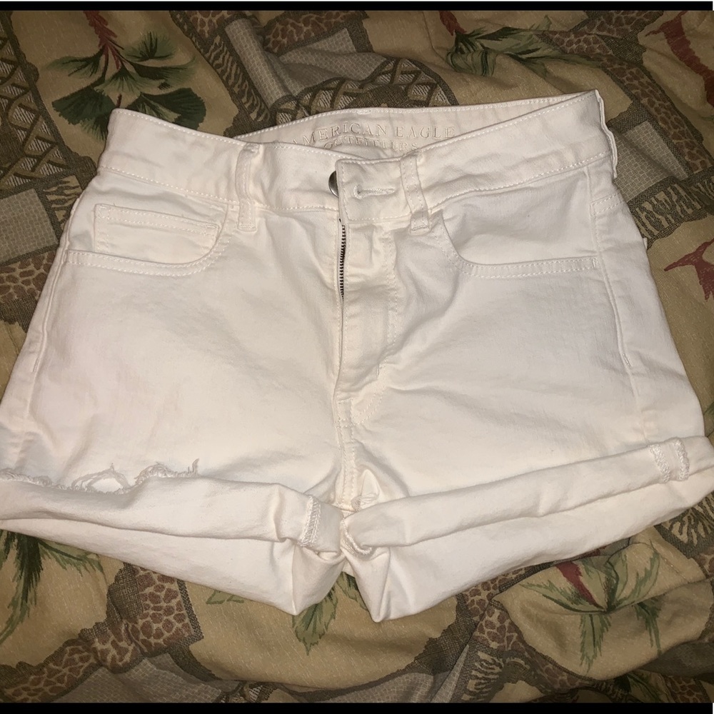 White American Eagle shorts